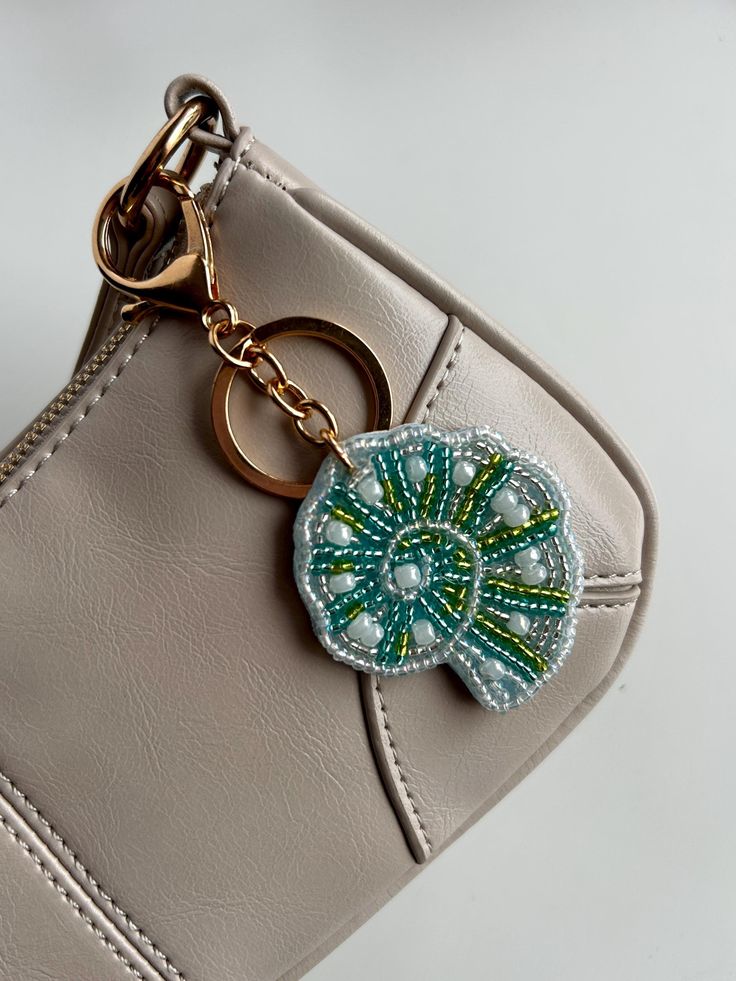 🐚 Ocean whispers in every detail…